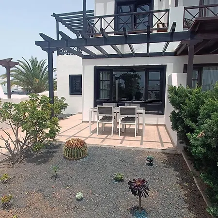 Lovely Casa Felicidad, Swimming Pool, Wifi X Private Garden Ferienhaus
