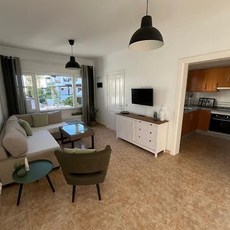 Lovely Casa Felicidad, Swimming Pool, Wifi X Private Garden Ferienhaus *