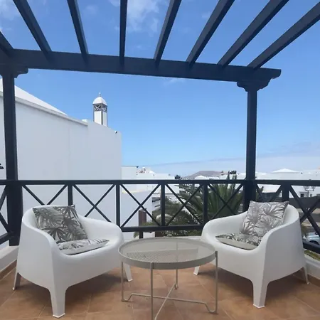 Lovely Casa Felicidad, Swimming Pool, Wifi X Private Garden Nyaraló Playa Blanca