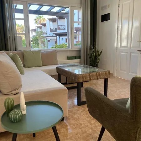 Lovely Casa Felicidad, Swimming Pool, Wifi X Private Garden Nyaraló Playa Blanca