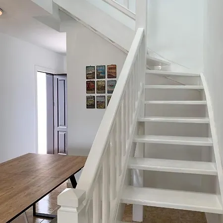 Lovely Casa Felicidad, Swimming Pool, Wifi X Private Garden בית נופש *