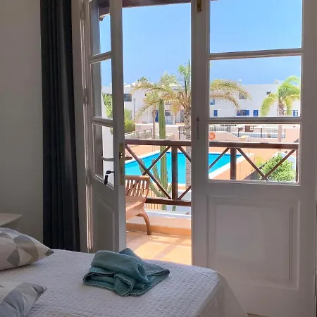 Lovely Casa Felicidad, Swimming Pool, Wifi X Private Garden בית נופש *