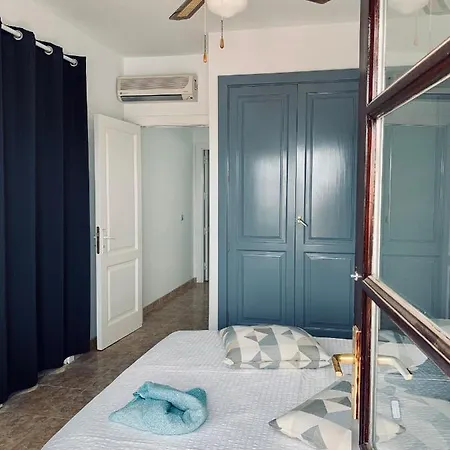 Lovely Casa Felicidad, Swimming Pool, Wifi X Private Garden בית נופש *