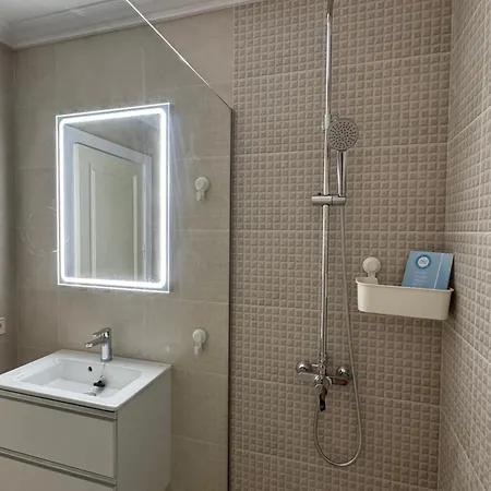 Lovely Casa Felicidad, Swimming Pool, Wifi X Private Garden בית נופש