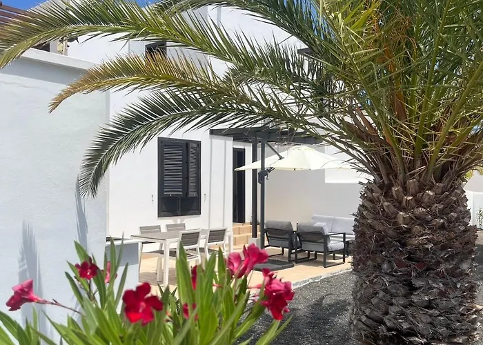 Dom wakacyjny Lovely Casa Felicidad, Swimming Pool, Wifi X Private Garden