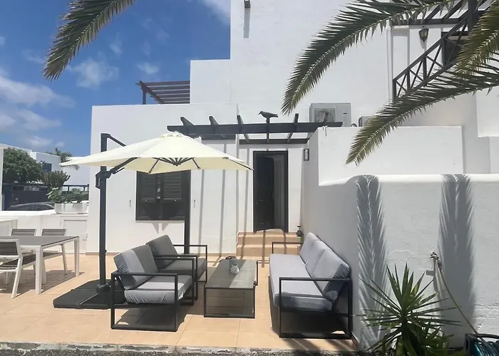 Dom wakacyjny Lovely Casa Felicidad, Swimming Pool, Wifi X Private Garden Playa Blanca (Lanzarote)